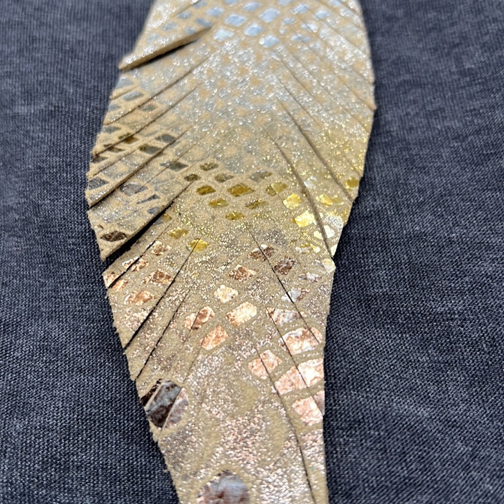 Leather mermaid print fringe earrings - Picture 6 of 11